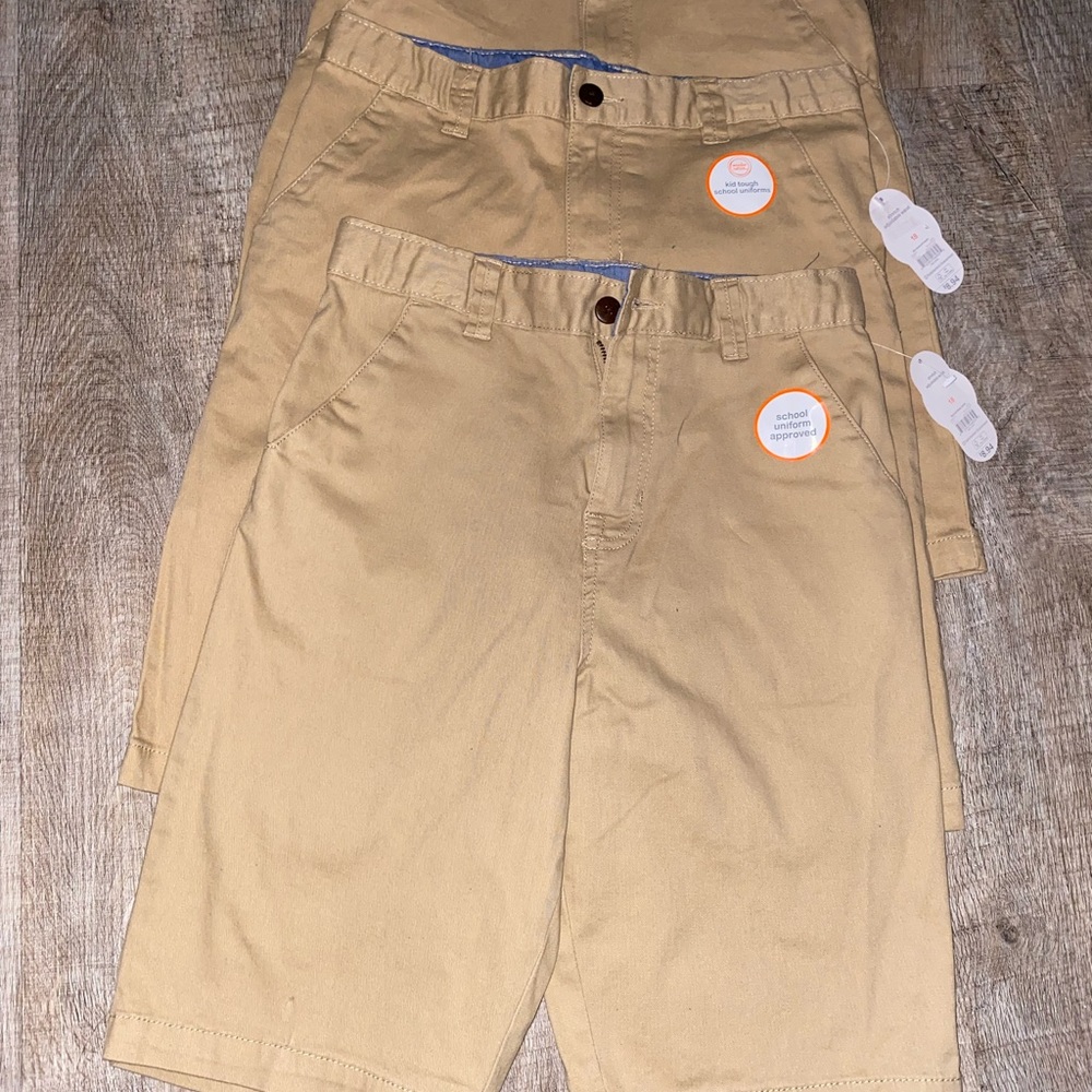 3 Boy khaki shorts